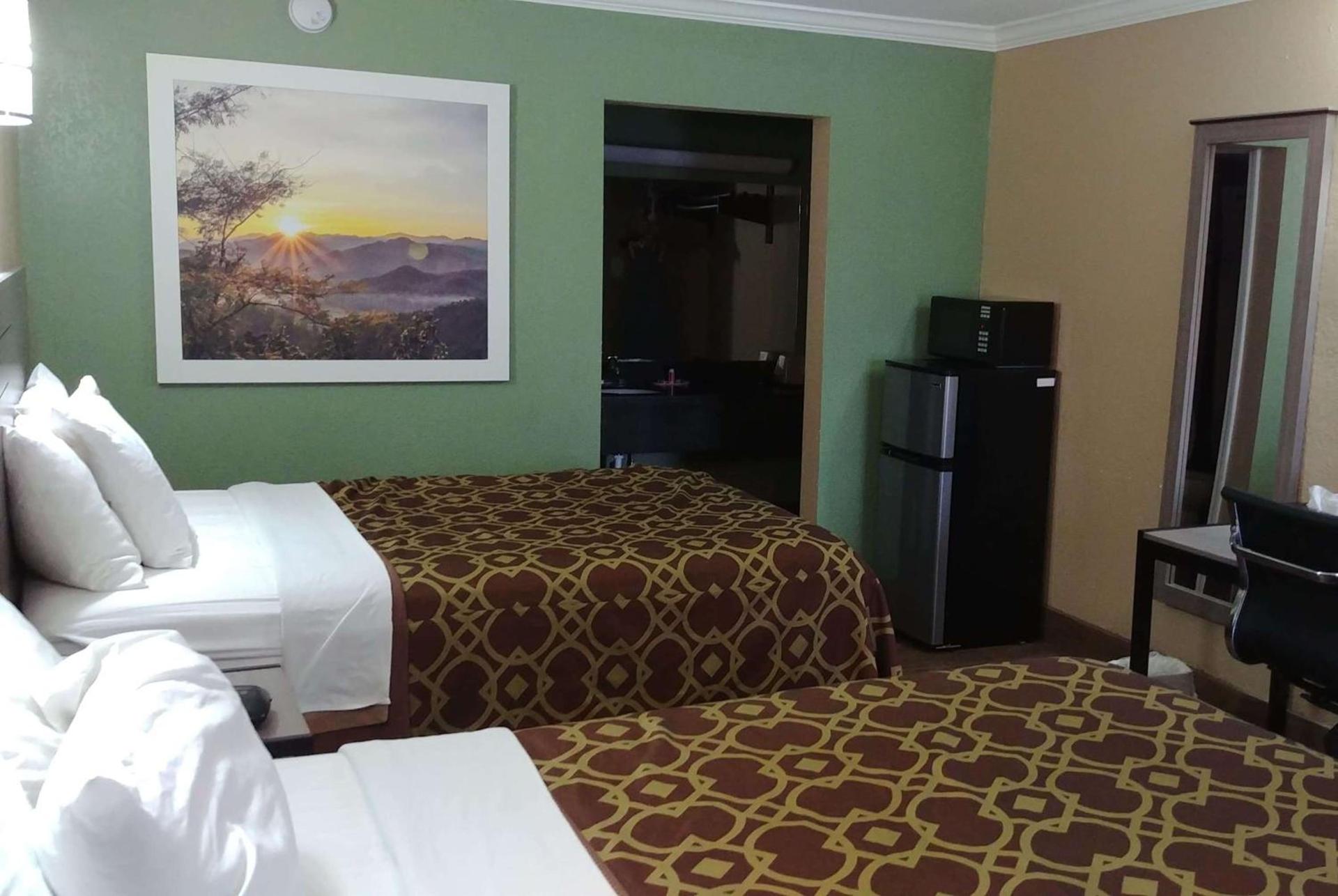 Days Inn by Wyndham Houston East photo 22