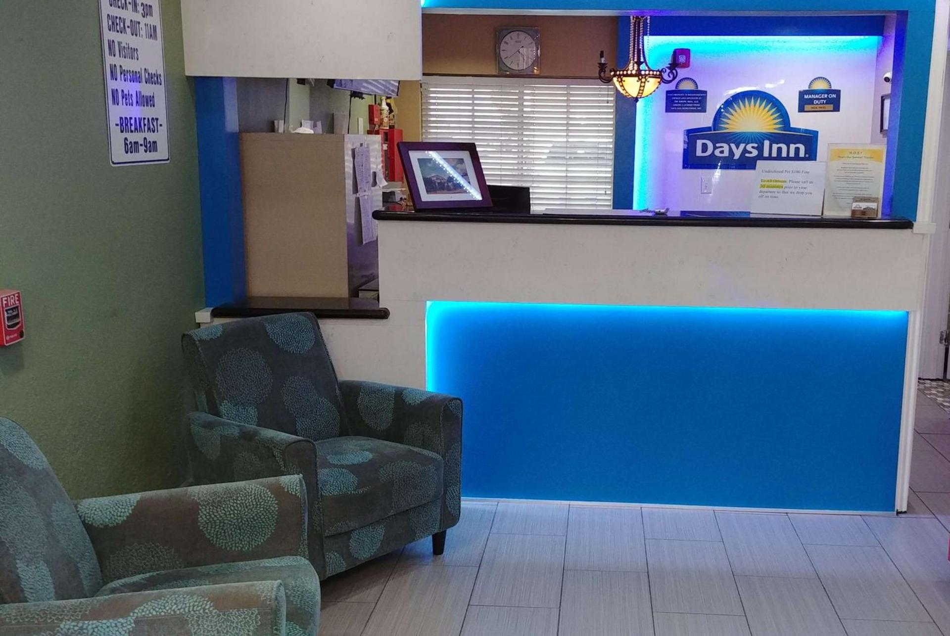 Days Inn by Wyndham Houston East photo 19