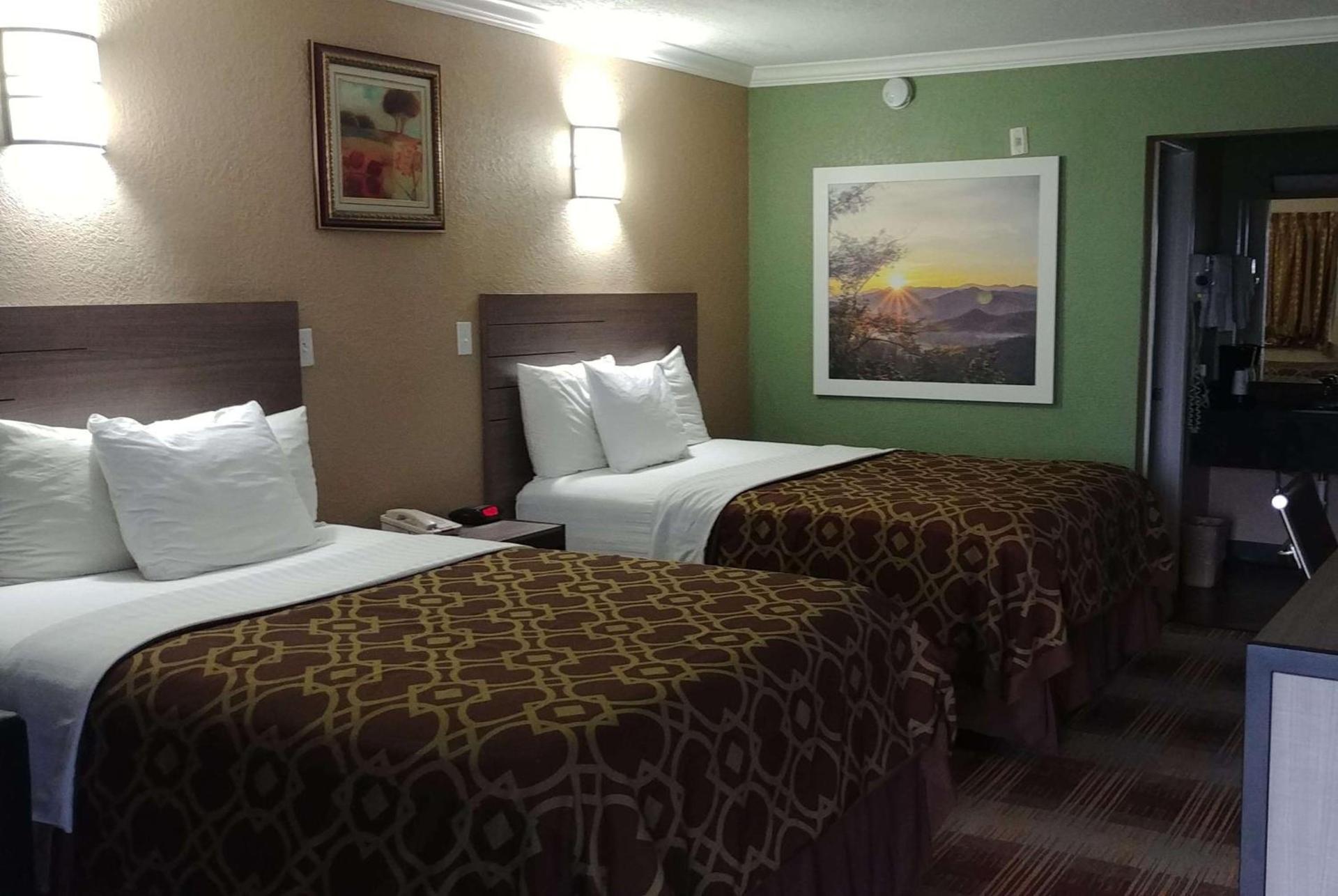 Days Inn by Wyndham Houston East photo 17