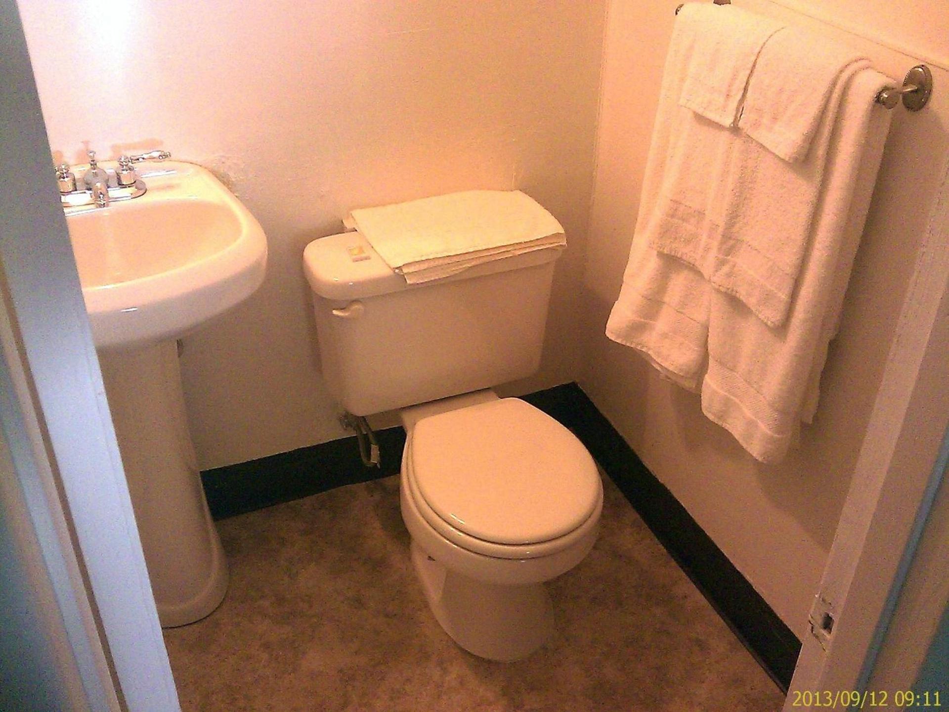 Ranch Motel photo 20
