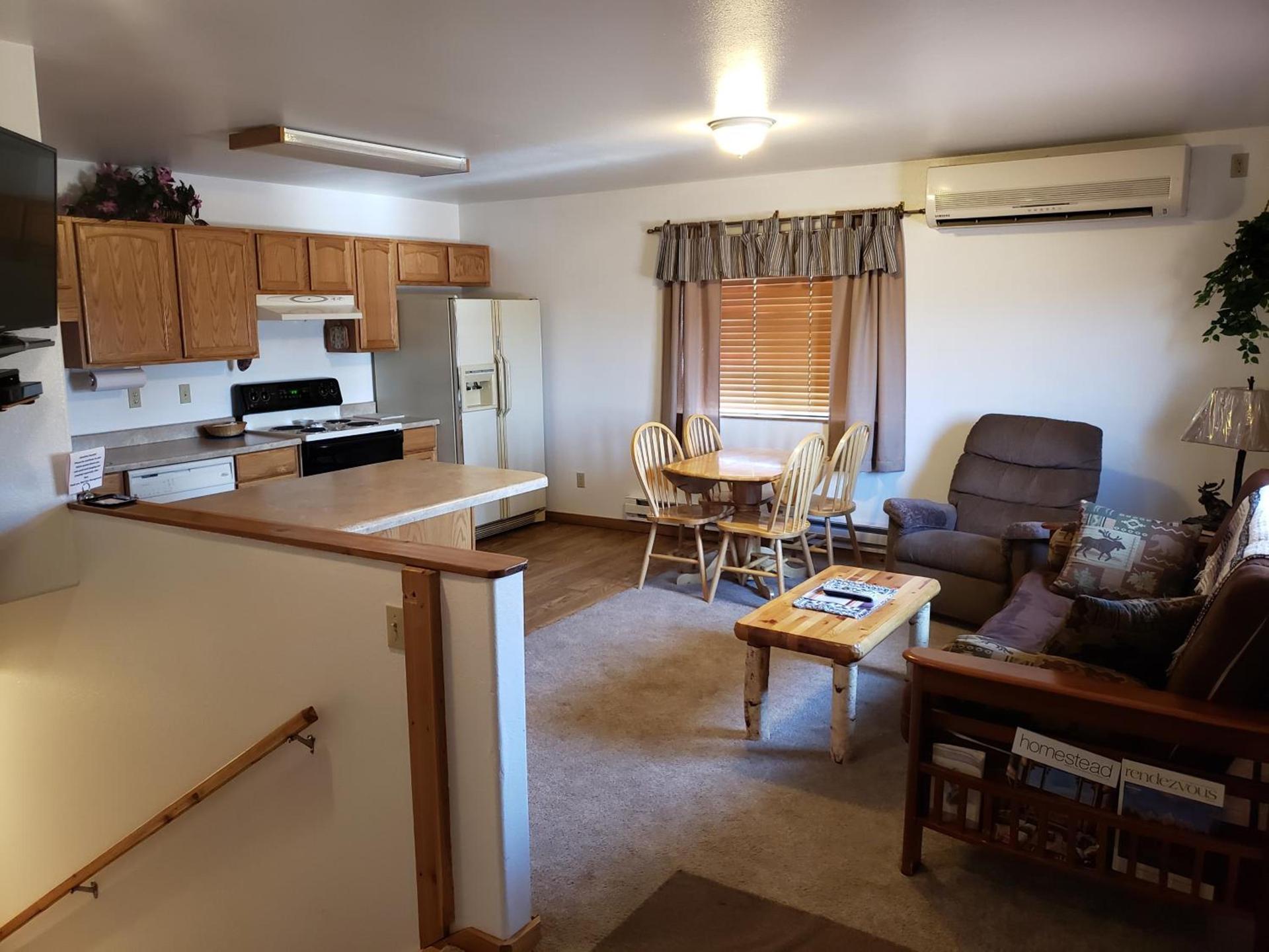 Wolf Den Log Cabin Motel and RV Park photo 10