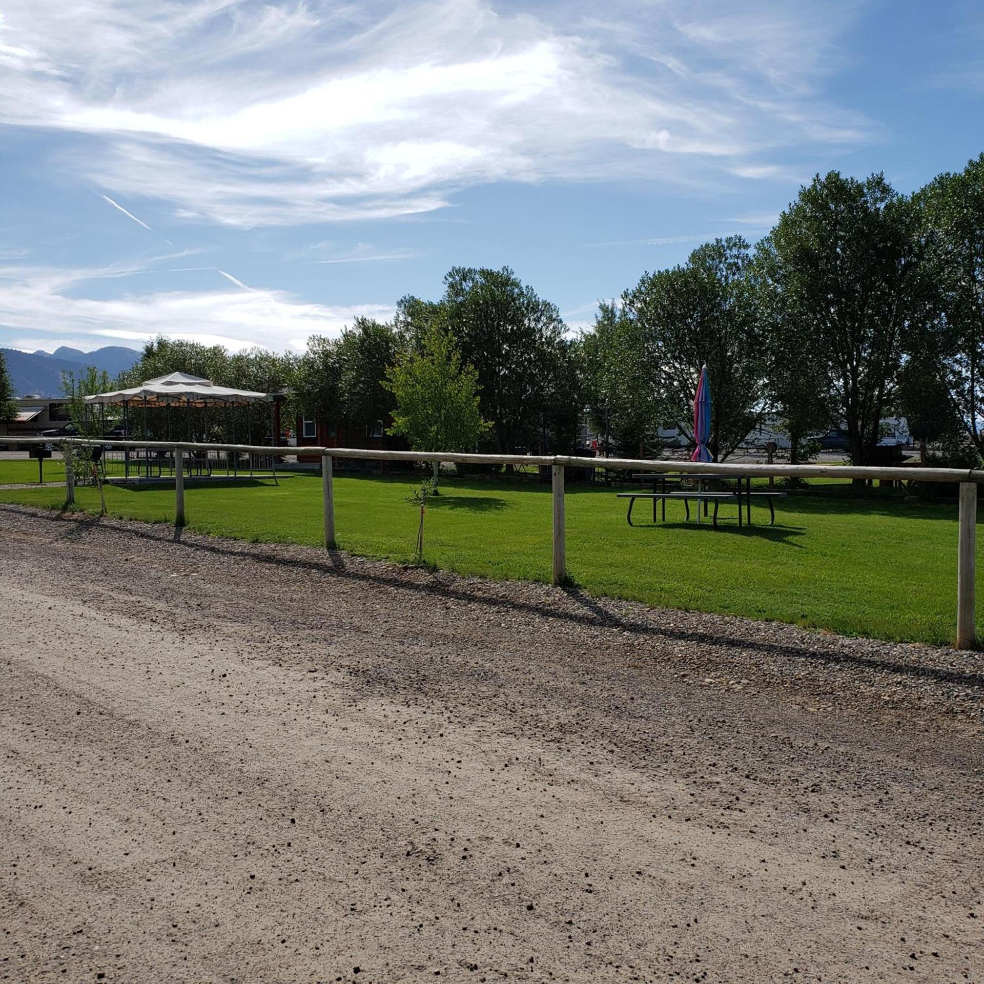 Wolf Den Log Cabin Motel and RV Park photo 23
