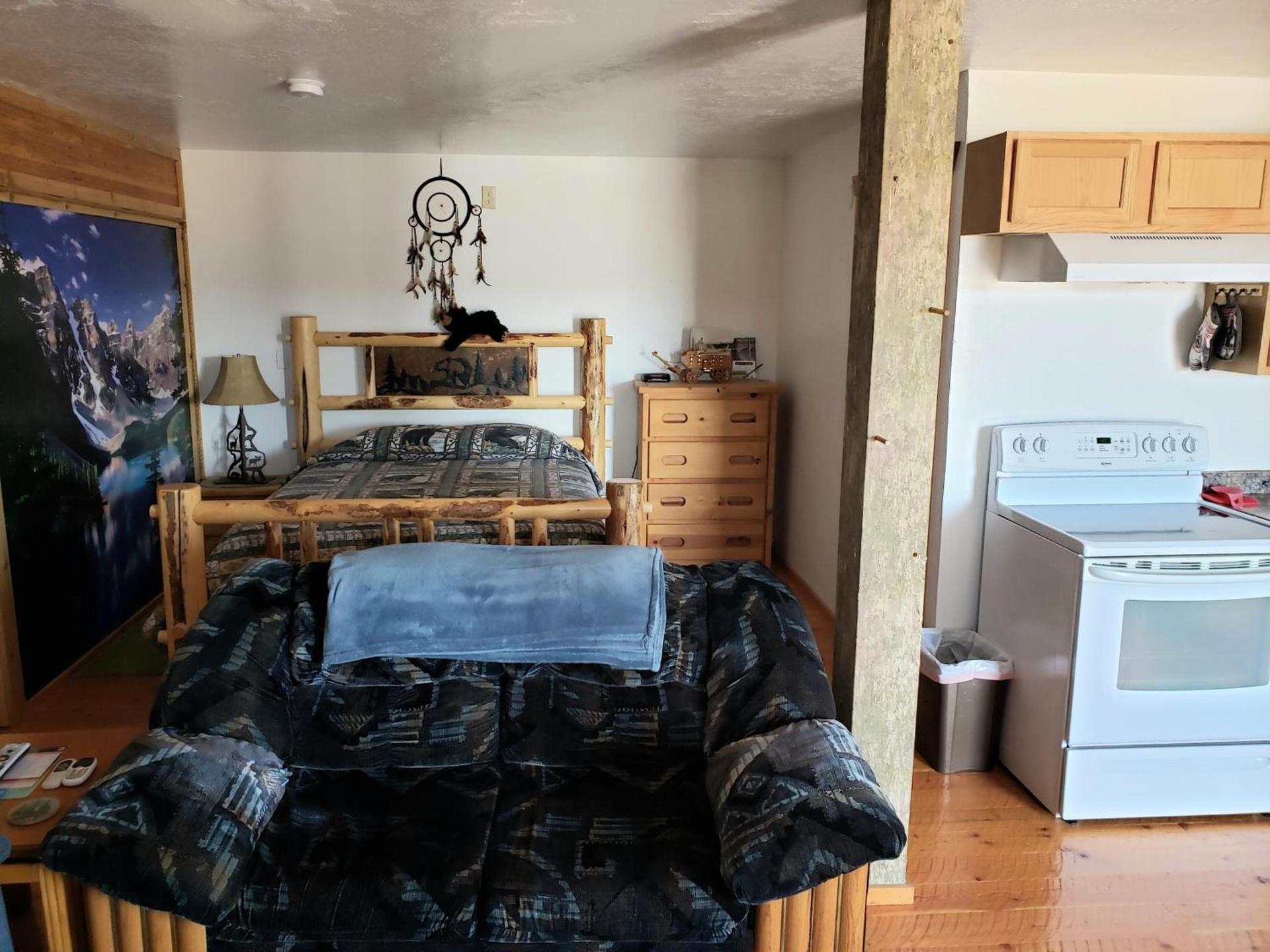 Wolf Den Log Cabin Motel and RV Park photo 28