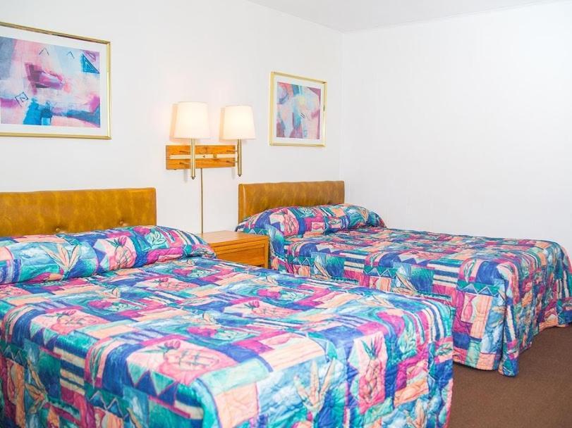 Colonial motel photo 84