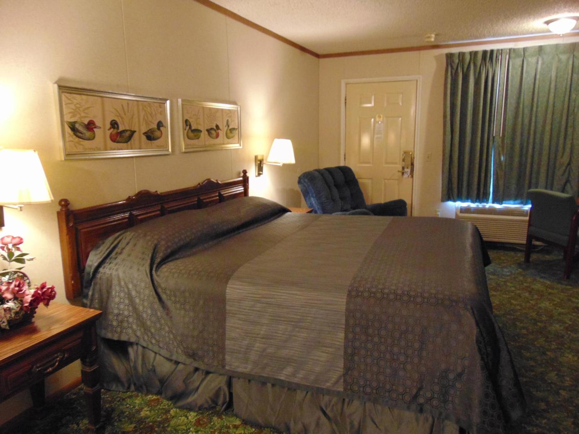 Heritage House Inn photo 2