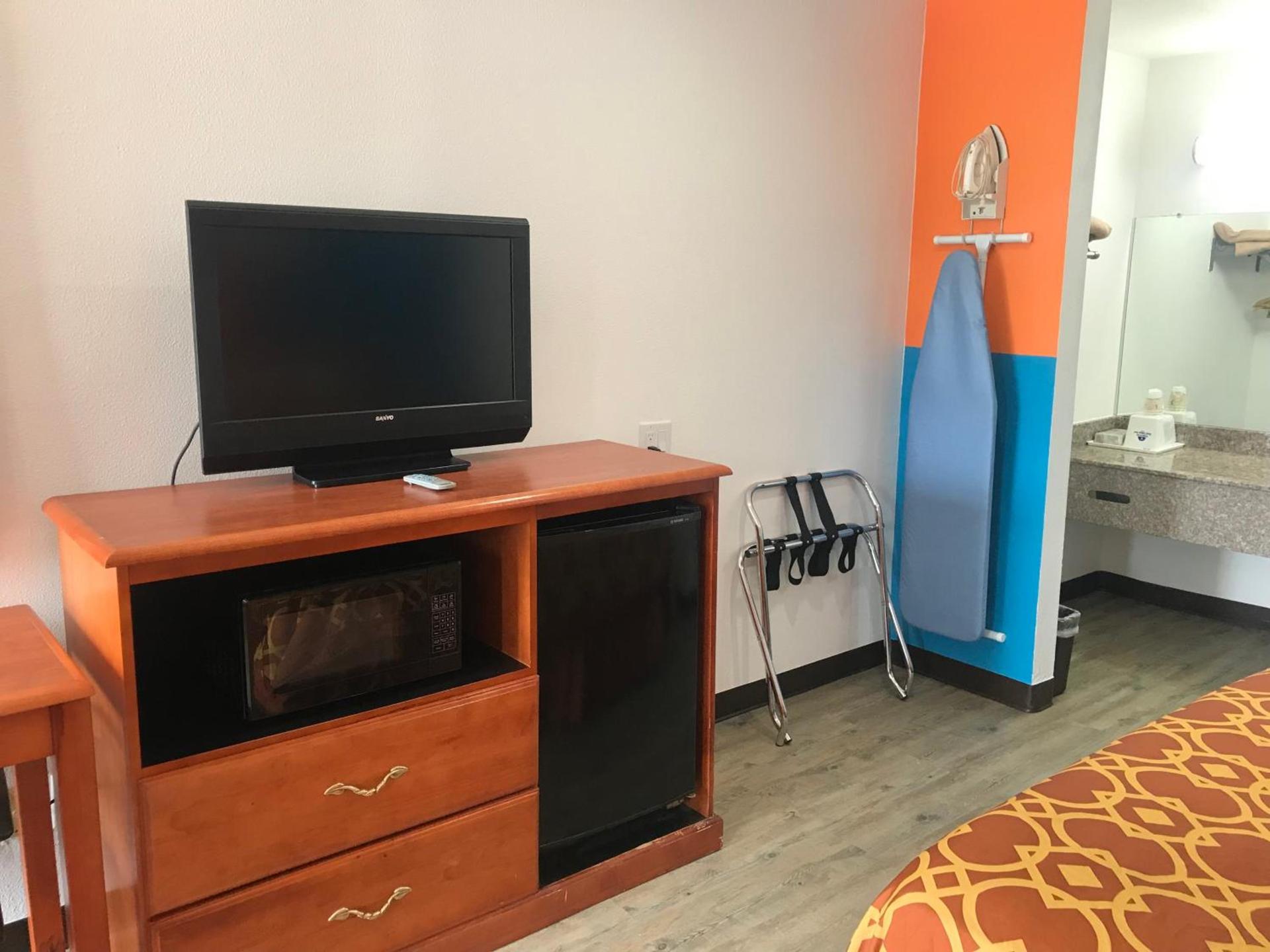 Americas Best Value Inn Bowie photo 15