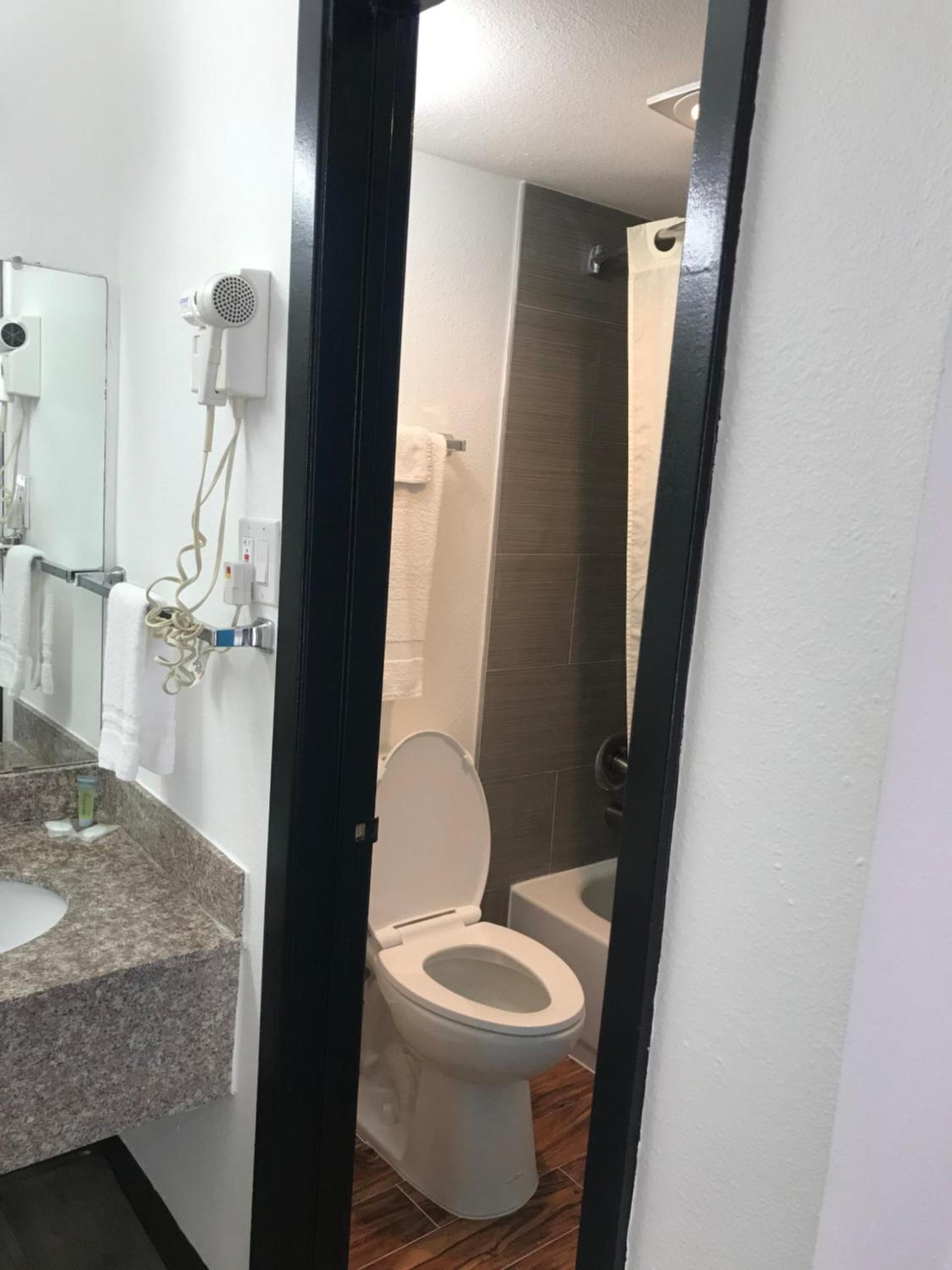 Americas Best Value Inn Bowie photo 16