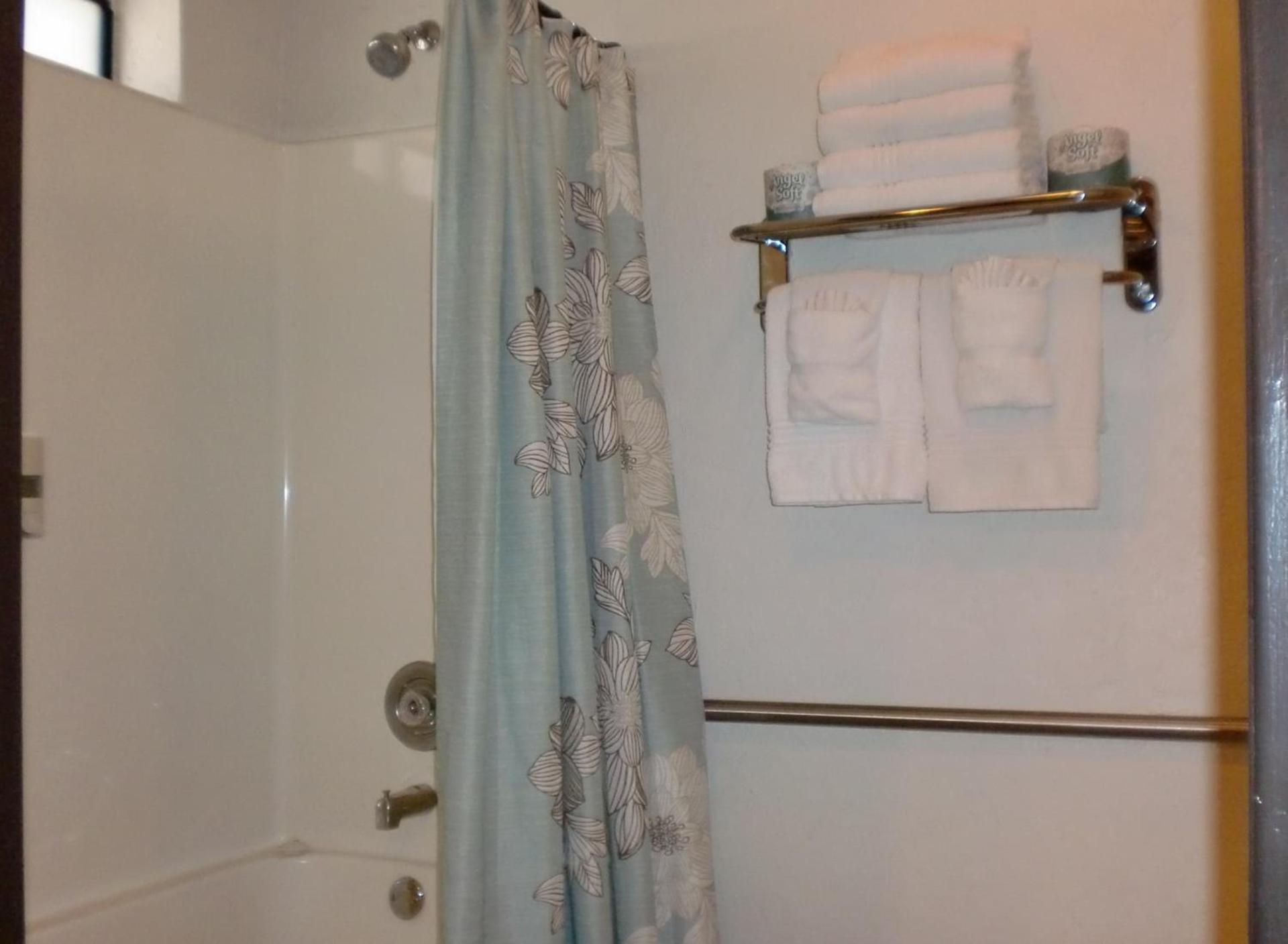 The North Shore Inn photo 2