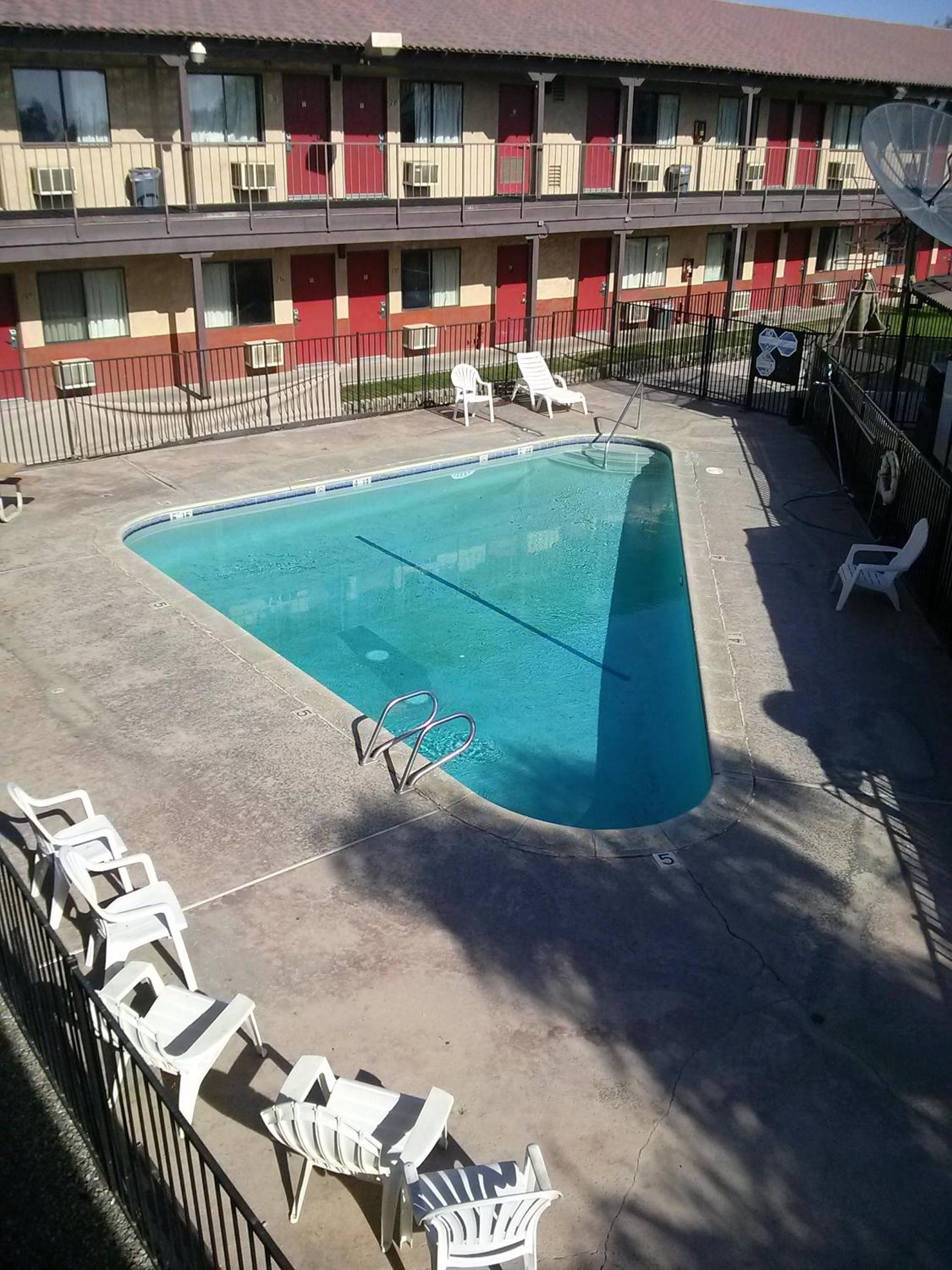 Best Economy Inn & Suites photo 22