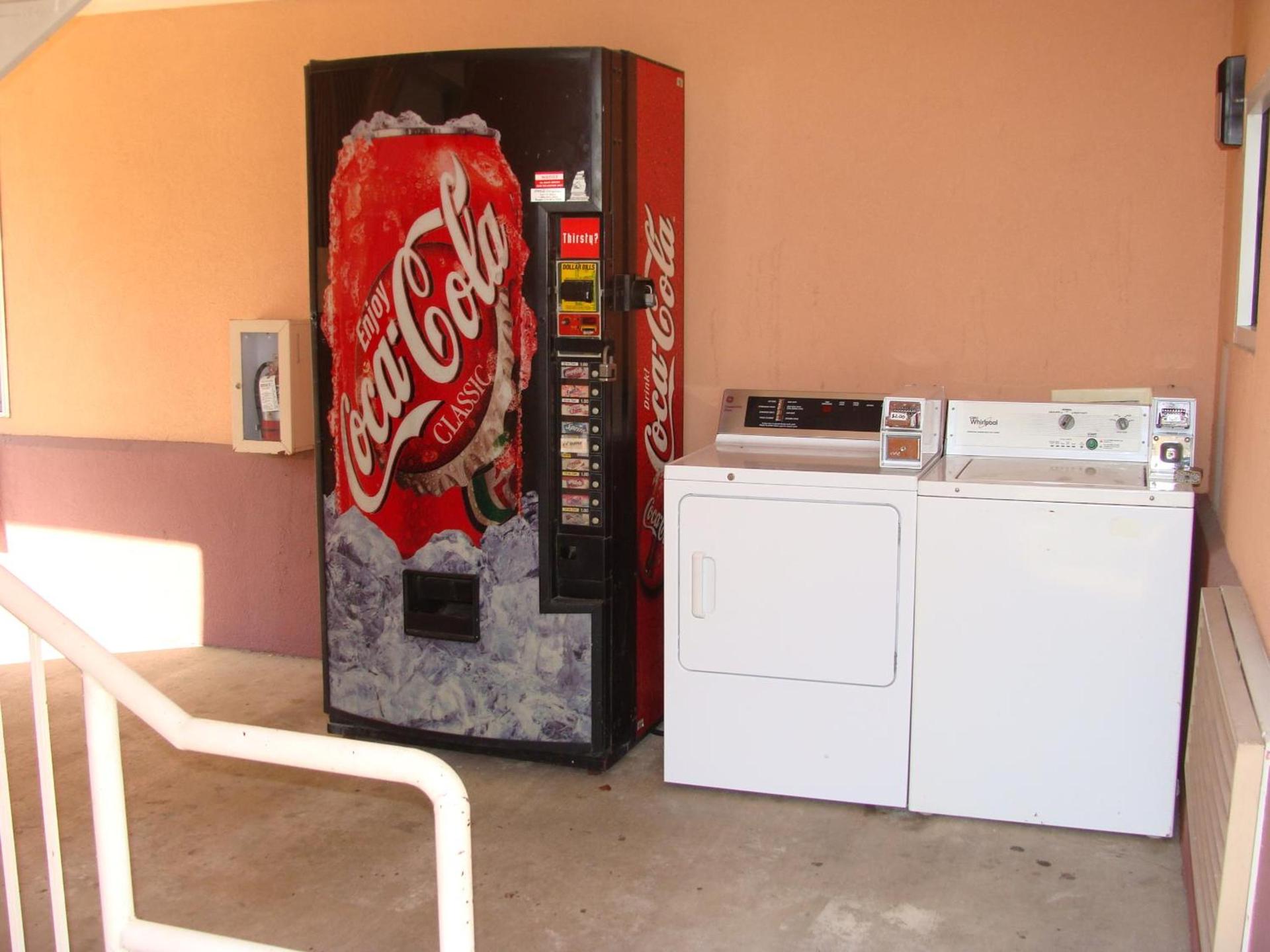 Benbrook Inn & Suites photo 3