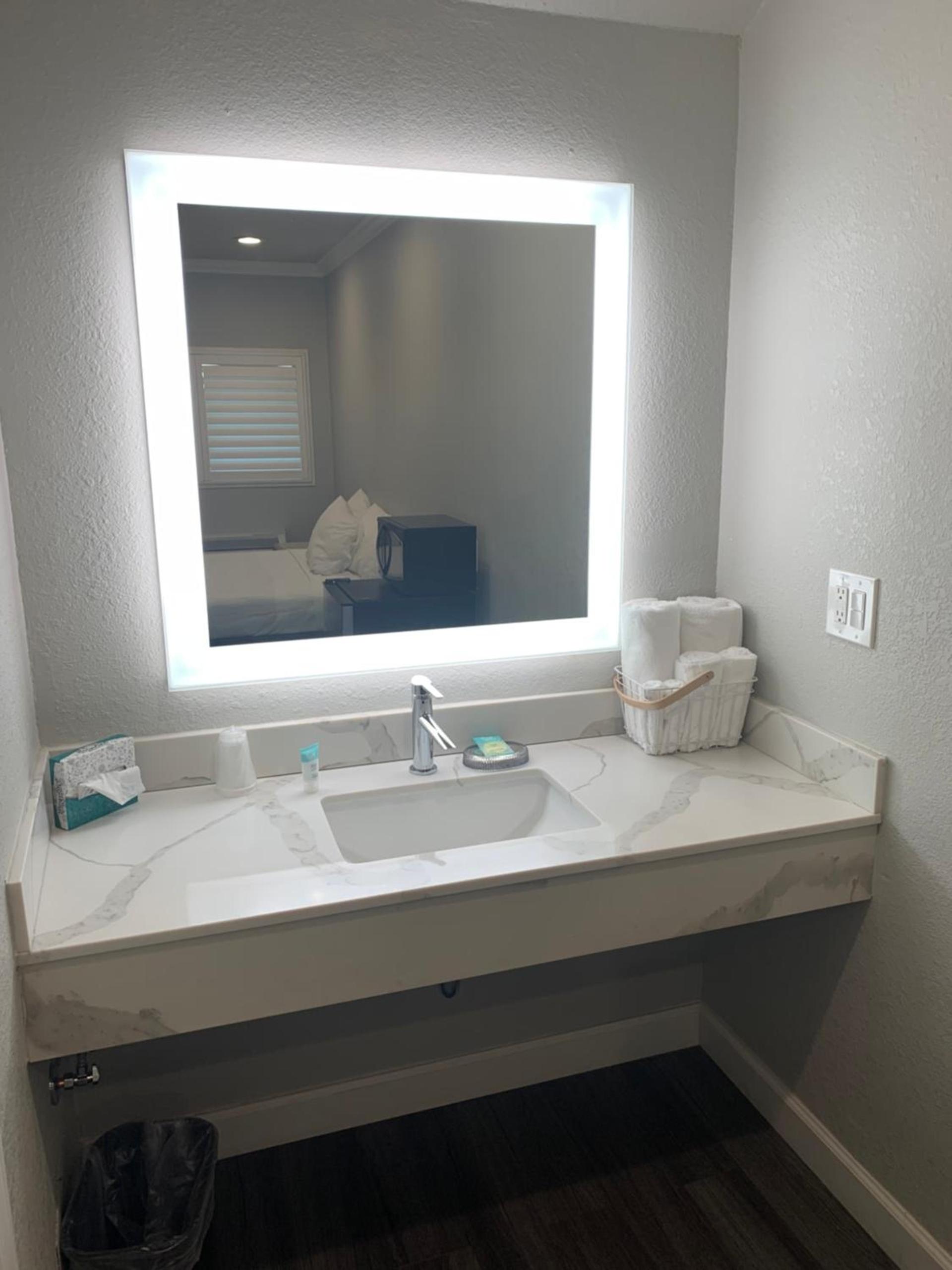 Elmwood Motel photo 12