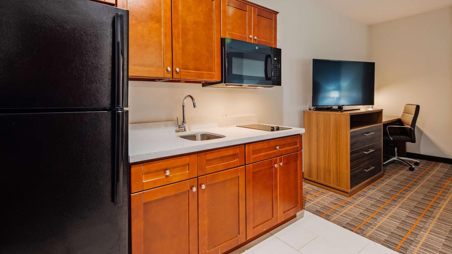 Best Western Ingleside Inn & Suites photo 7