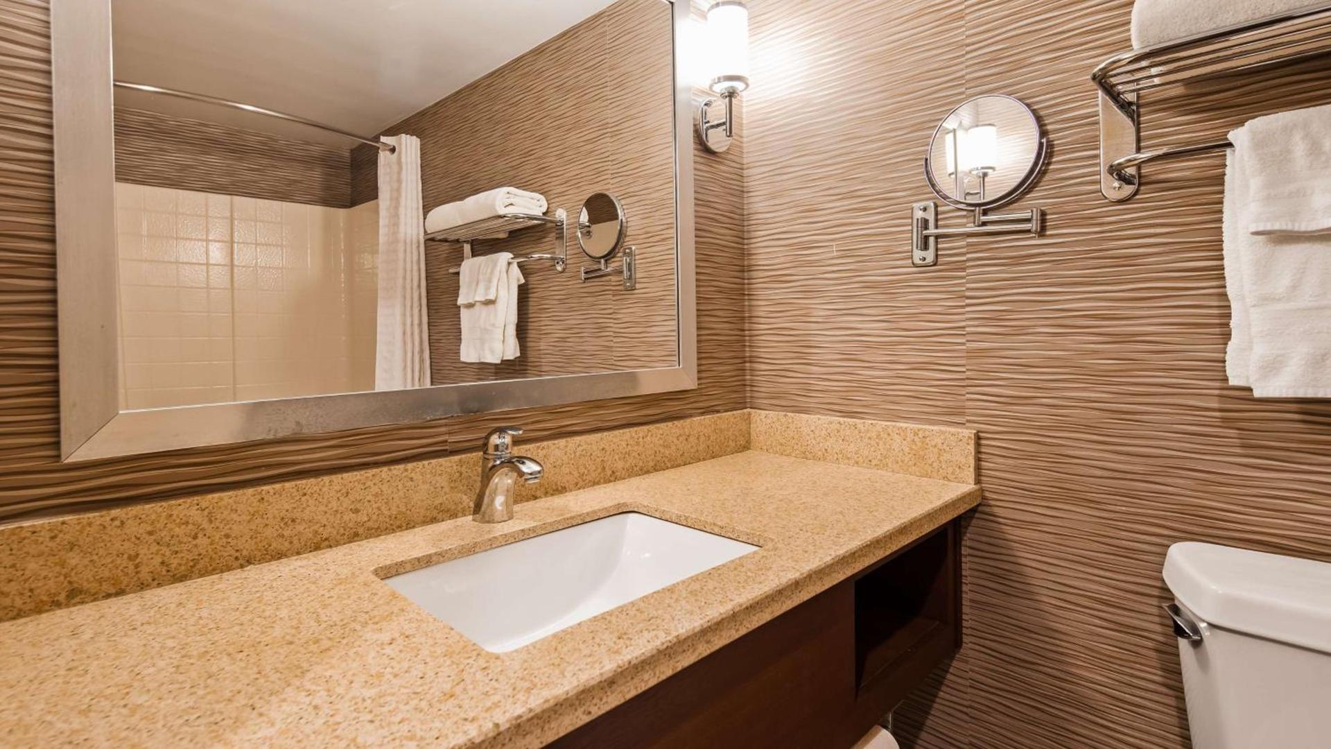 Best Western Plus Rama Inn & Suites photo 30