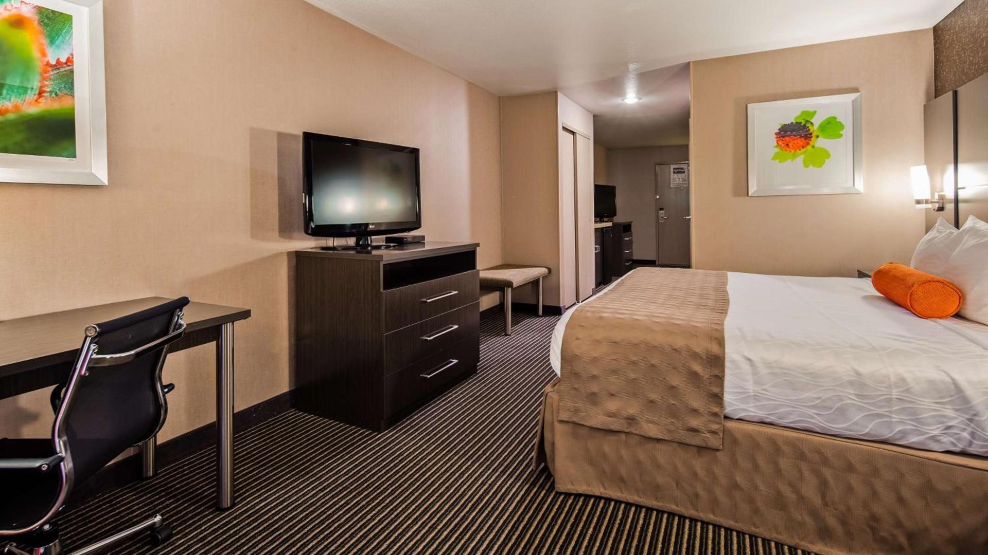 Best Western Plus Rama Inn & Suites photo 20