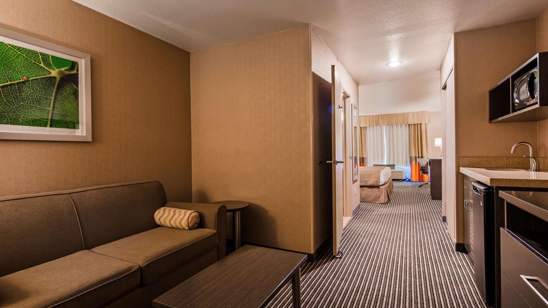Best Western Plus Rama Inn & Suites photo 18