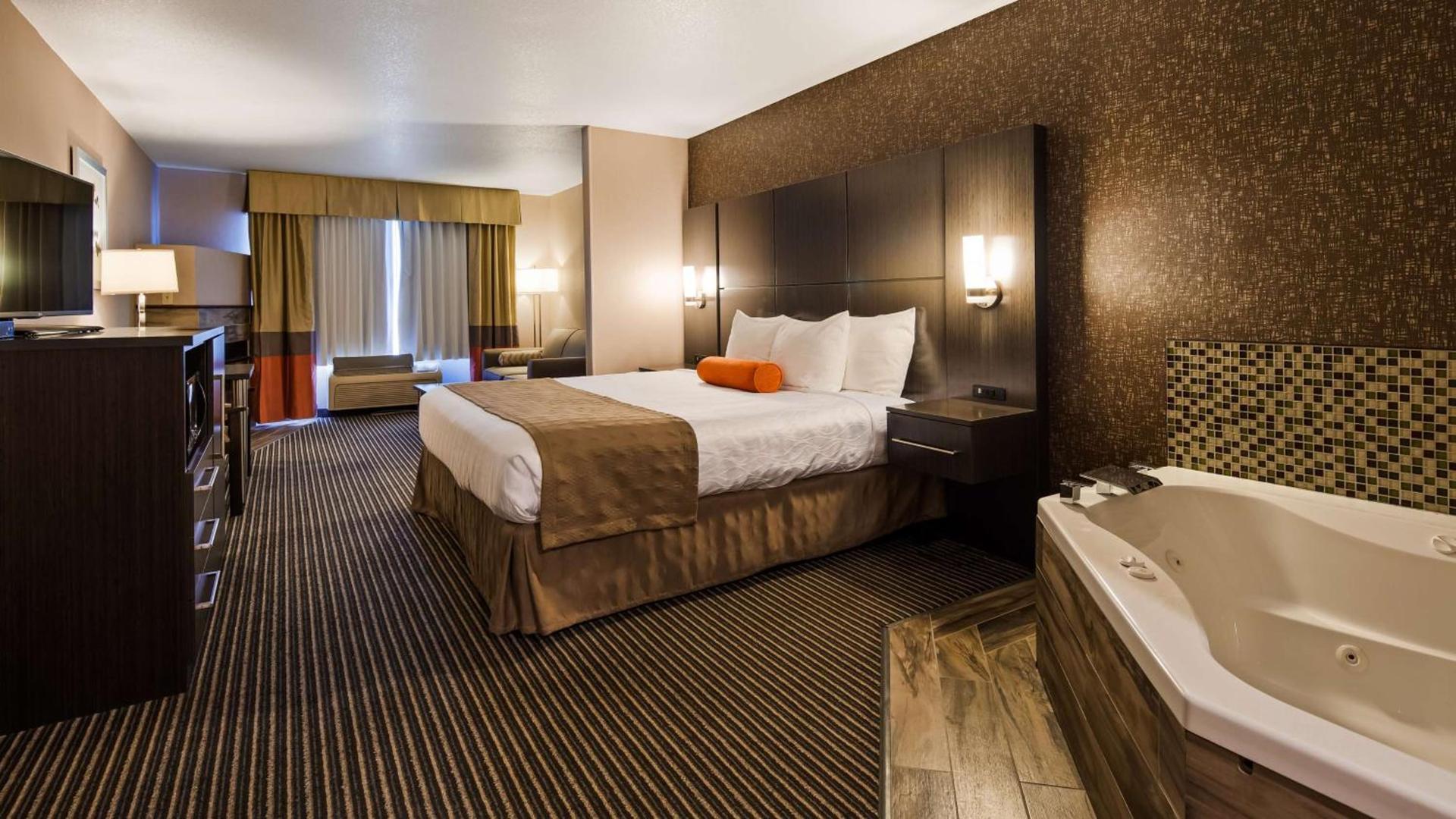 Best Western Plus Rama Inn & Suites photo 12