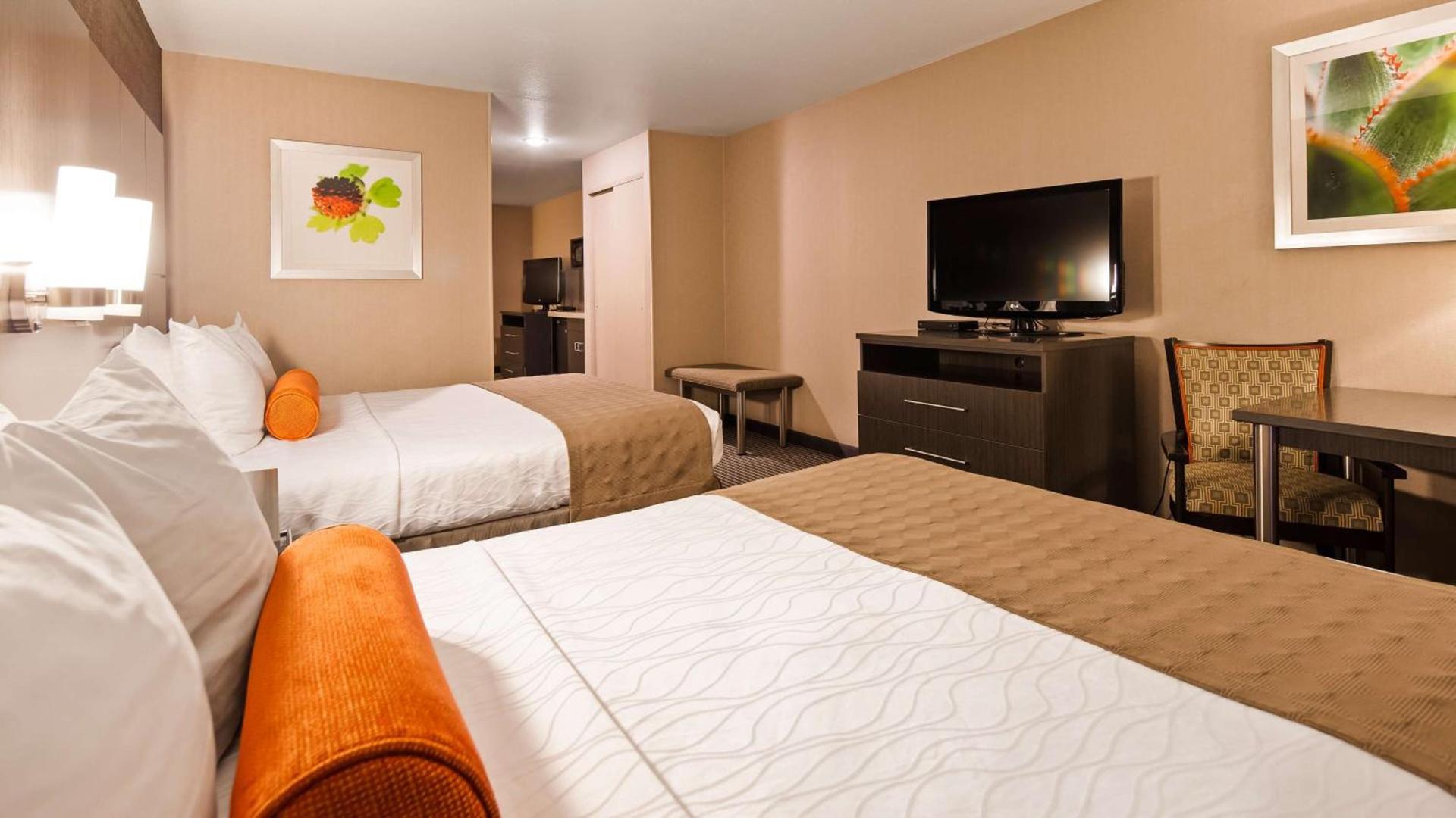Best Western Plus Rama Inn & Suites photo 11
