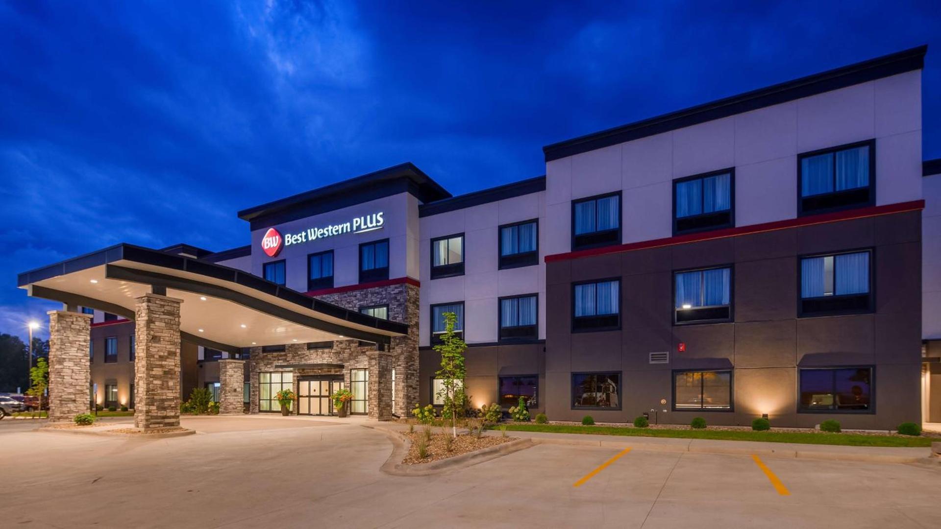 Best Western Plus LaCrescent - LaCrosse photo 1