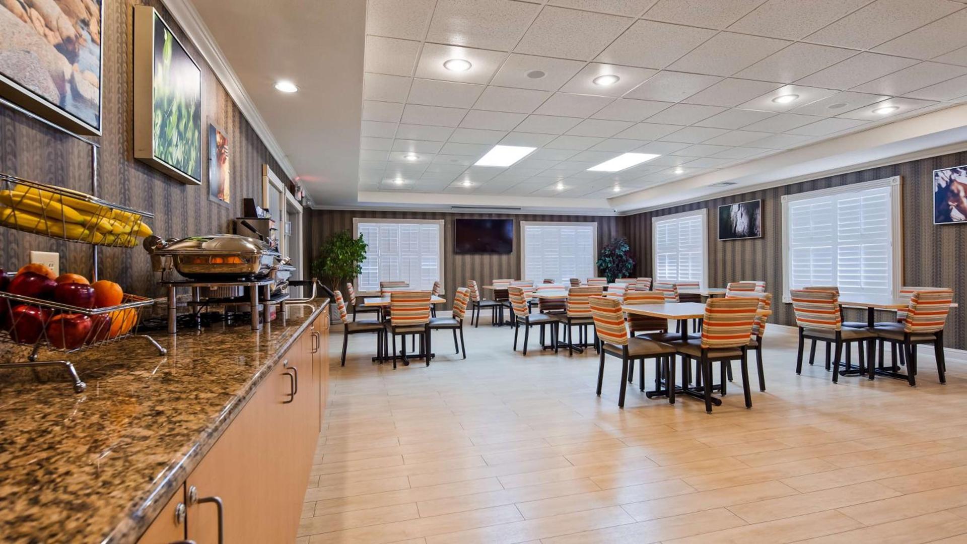 Best Western Plus Rama Inn & Suites photo 4