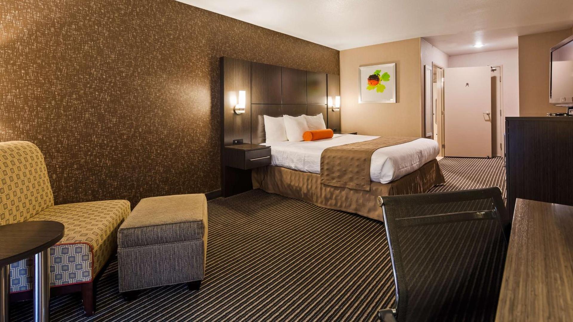 Best Western Plus Rama Inn & Suites photo 17