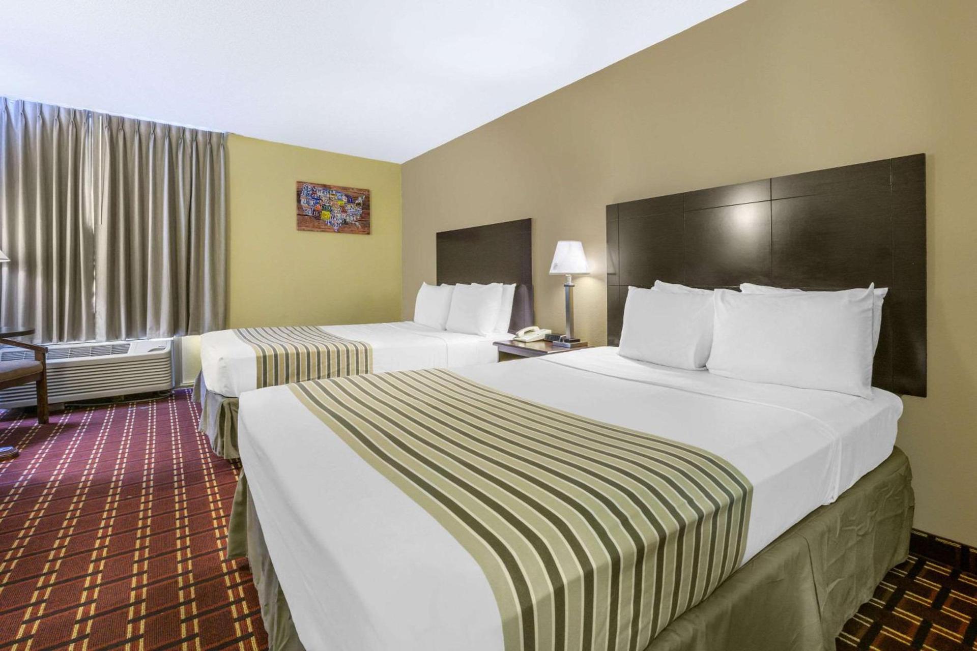 Econo Lodge Inn & Suites Triadelphia - Wheeling photo 27