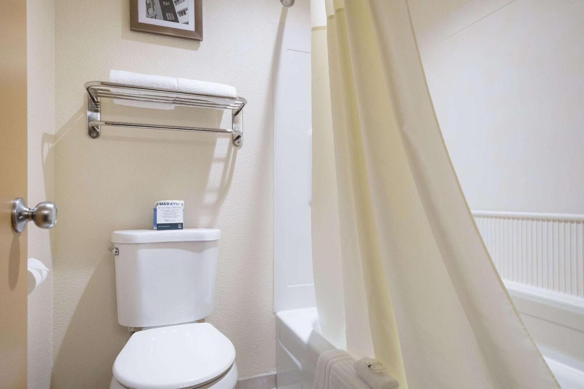 Quality Inn & Suites Silverdale Bangor-Keyport photo 28