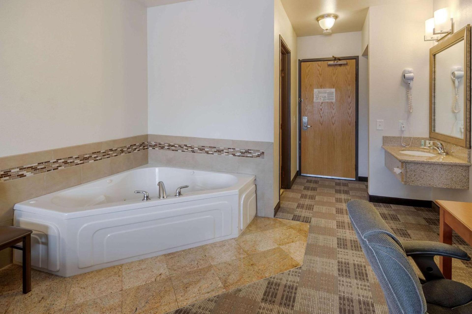 Quality Inn Kenai photo 32