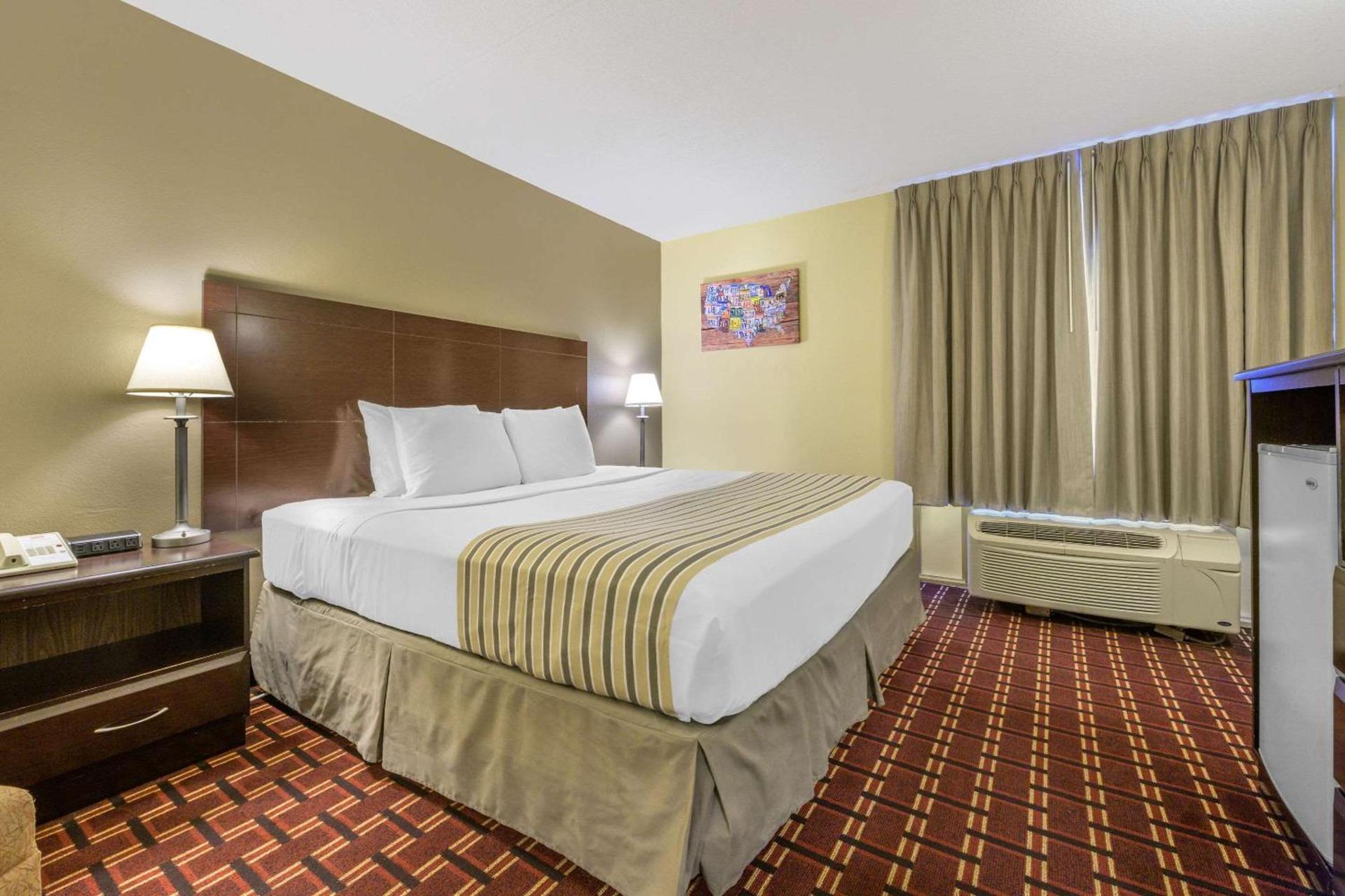 Econo Lodge Inn & Suites Triadelphia - Wheeling photo 25