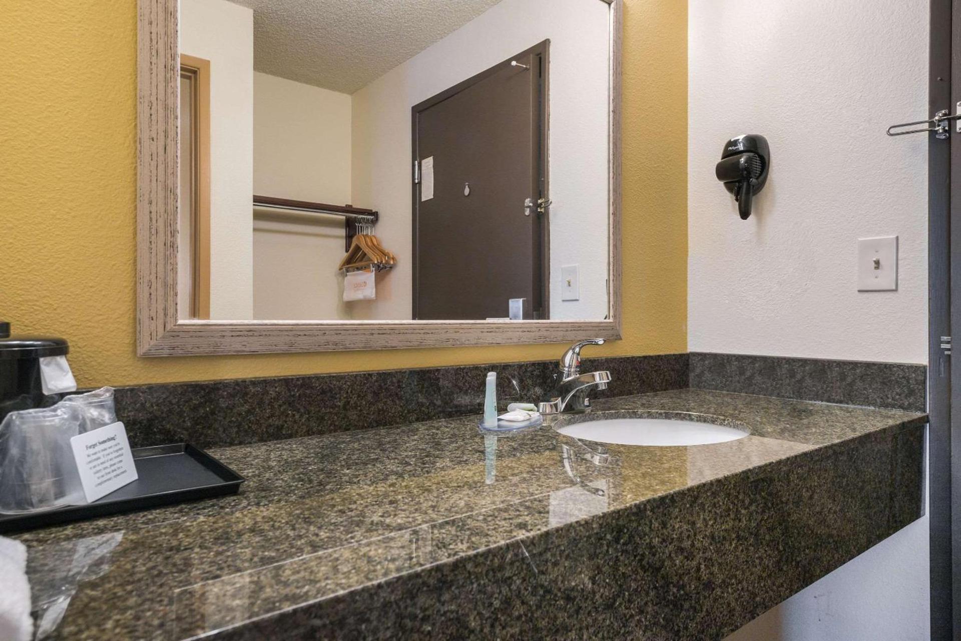 Quality Inn & Suites Silverdale Bangor-Keyport photo 26