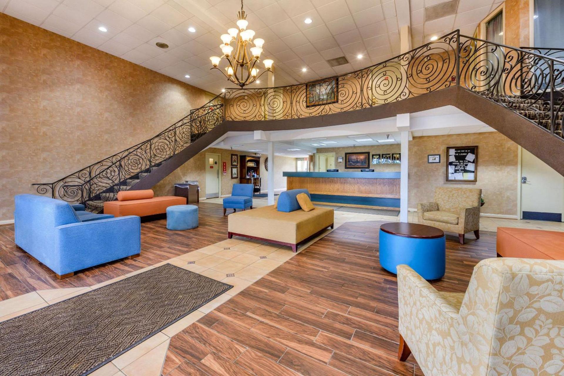 Econo Lodge Inn & Suites Triadelphia - Wheeling photo 3