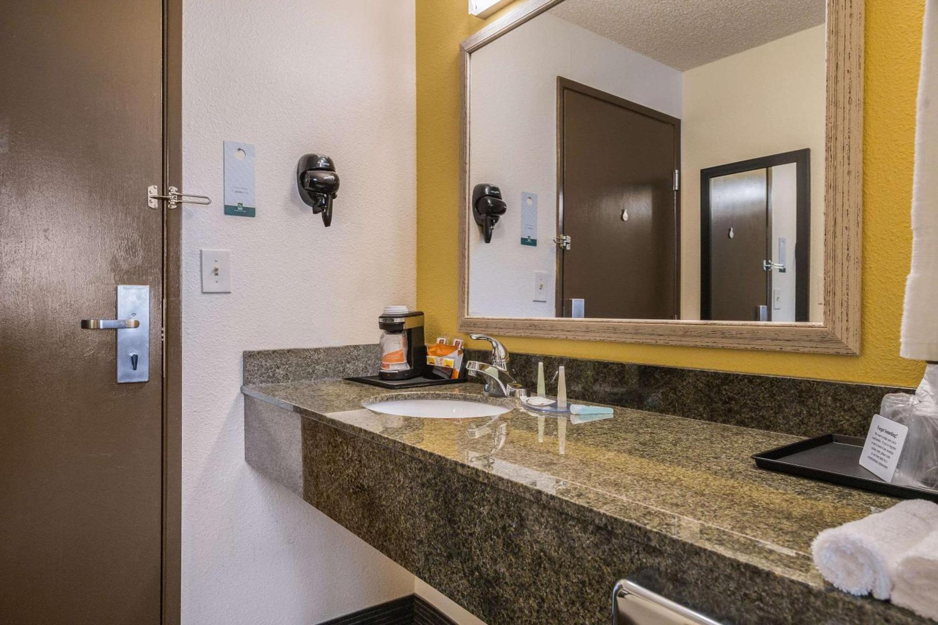 Quality Inn & Suites Silverdale Bangor-Keyport photo 13