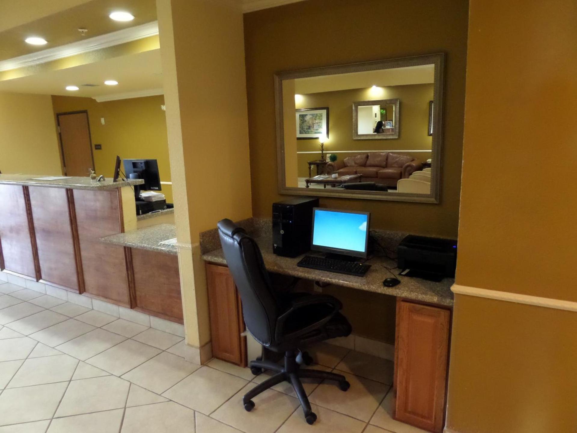 Baymont by Wyndham Pearsall photo 17