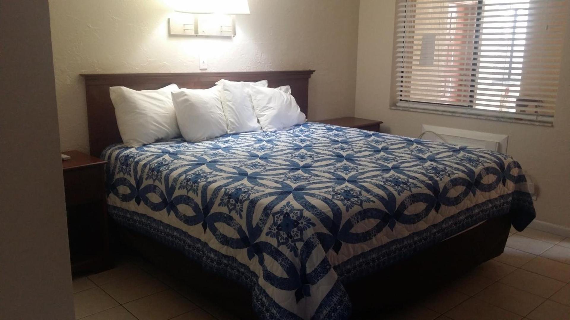 Palm Breeze Hotel photo 8