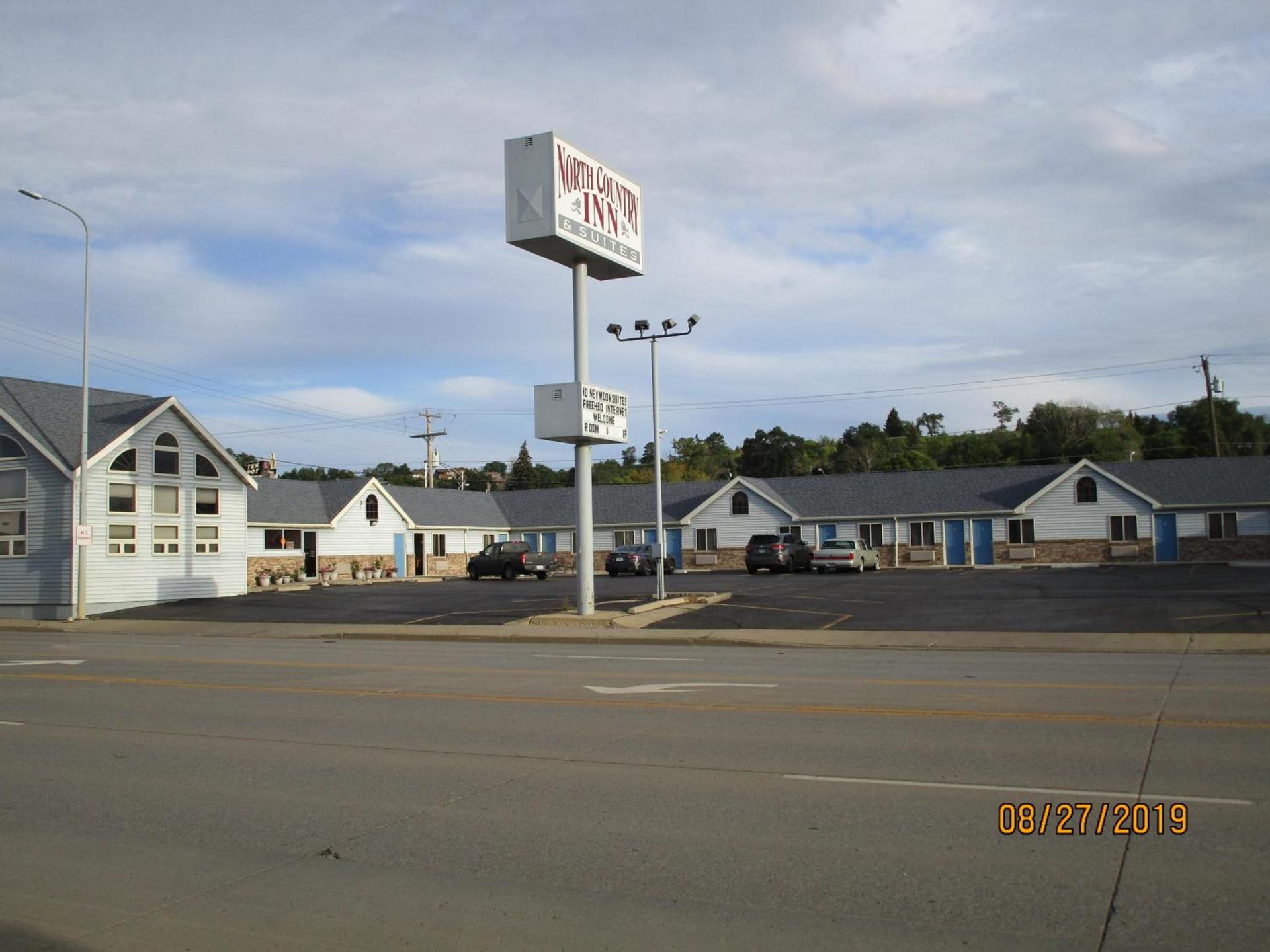 North Country Inn & Suites — hotel in Mandan