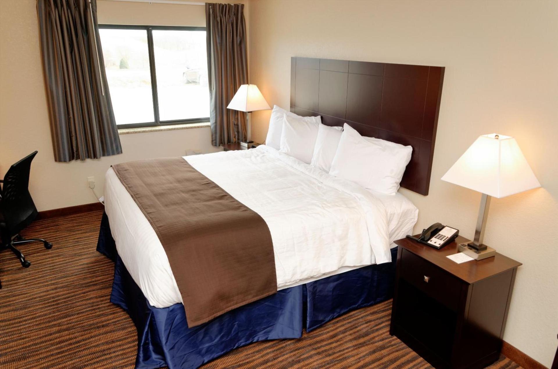 Cobblestone Inn & Suites - Denison | Oak Ridge photo 13