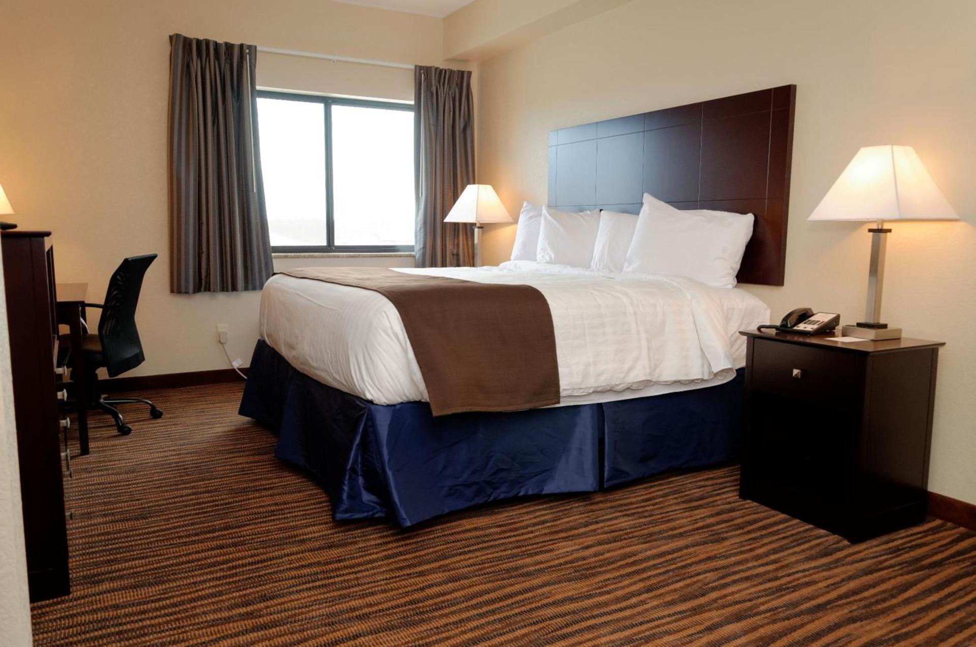 Cobblestone Inn & Suites - Denison | Oak Ridge photo 14