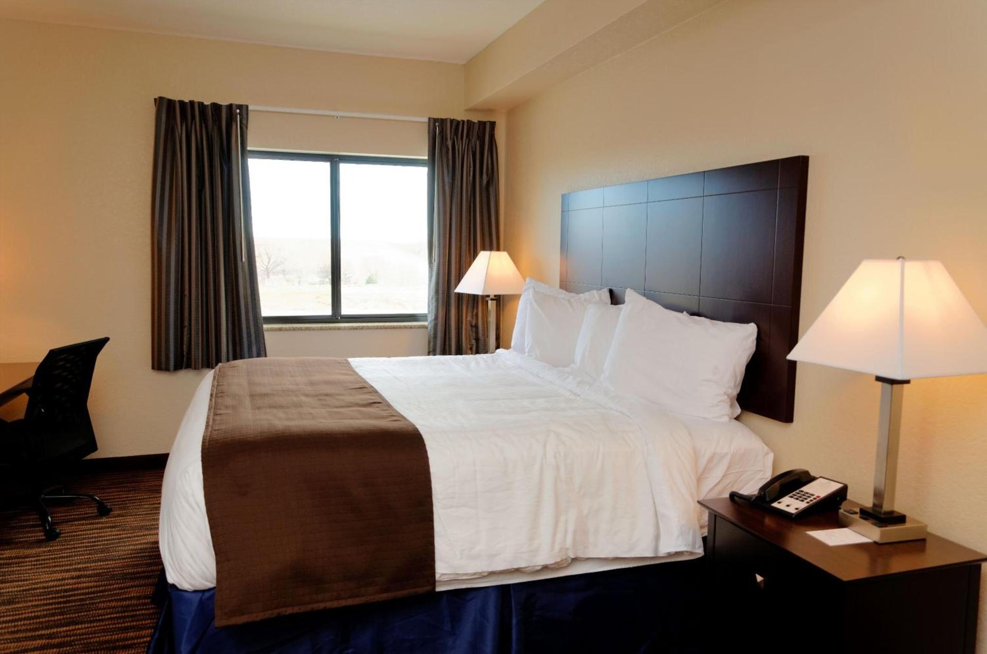 Cobblestone Inn & Suites - Denison | Oak Ridge photo 15
