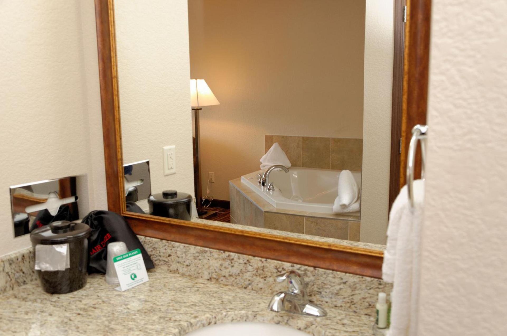 Cobblestone Inn & Suites - Denison | Oak Ridge photo 17