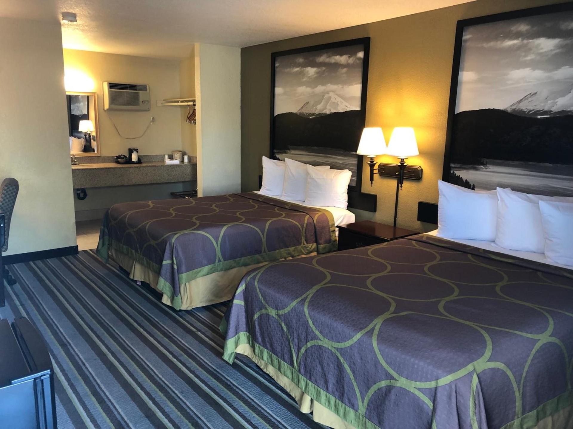 Super 8 by Wyndham Corning photo 17