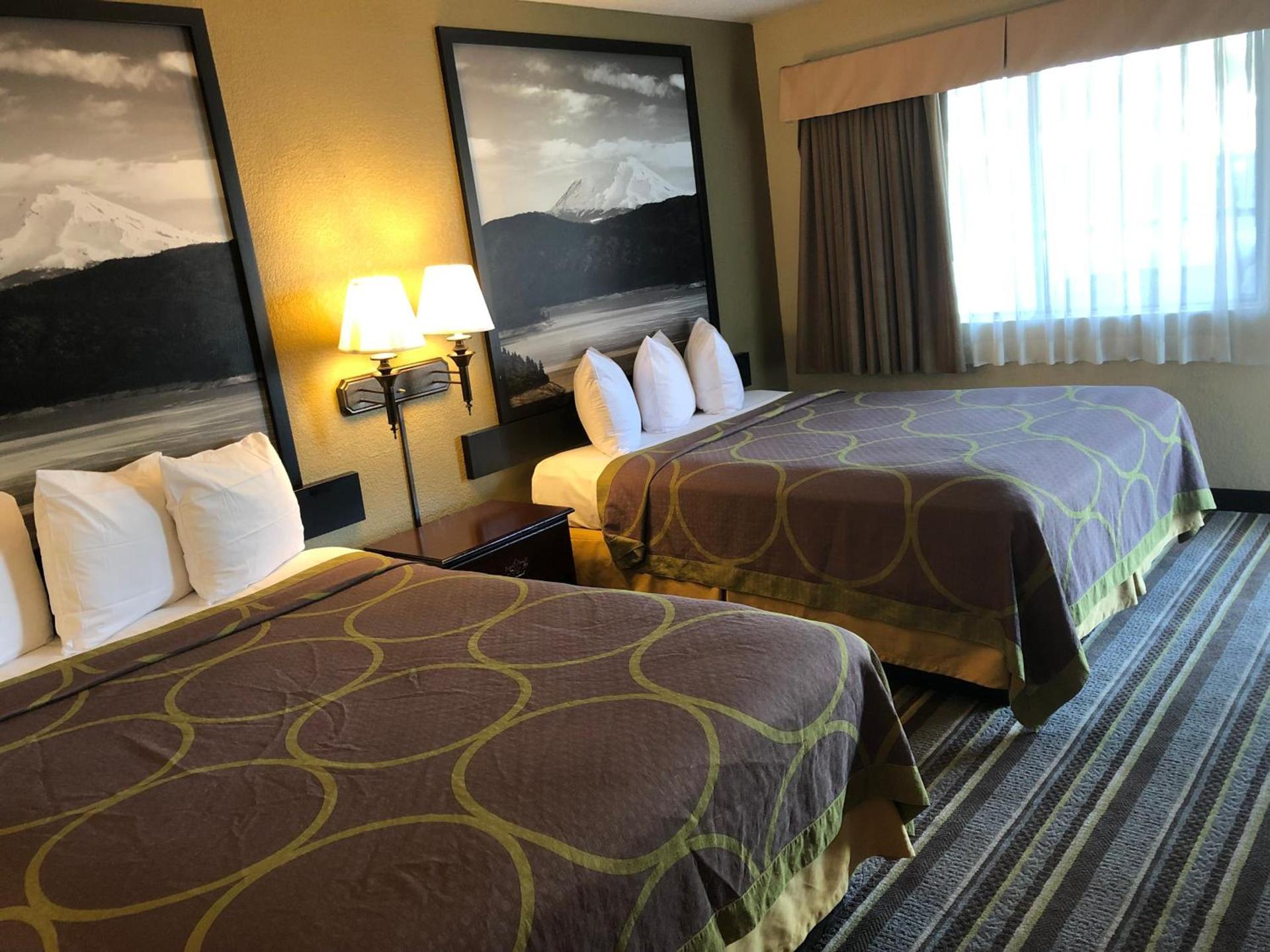 Super 8 by Wyndham Corning photo 18