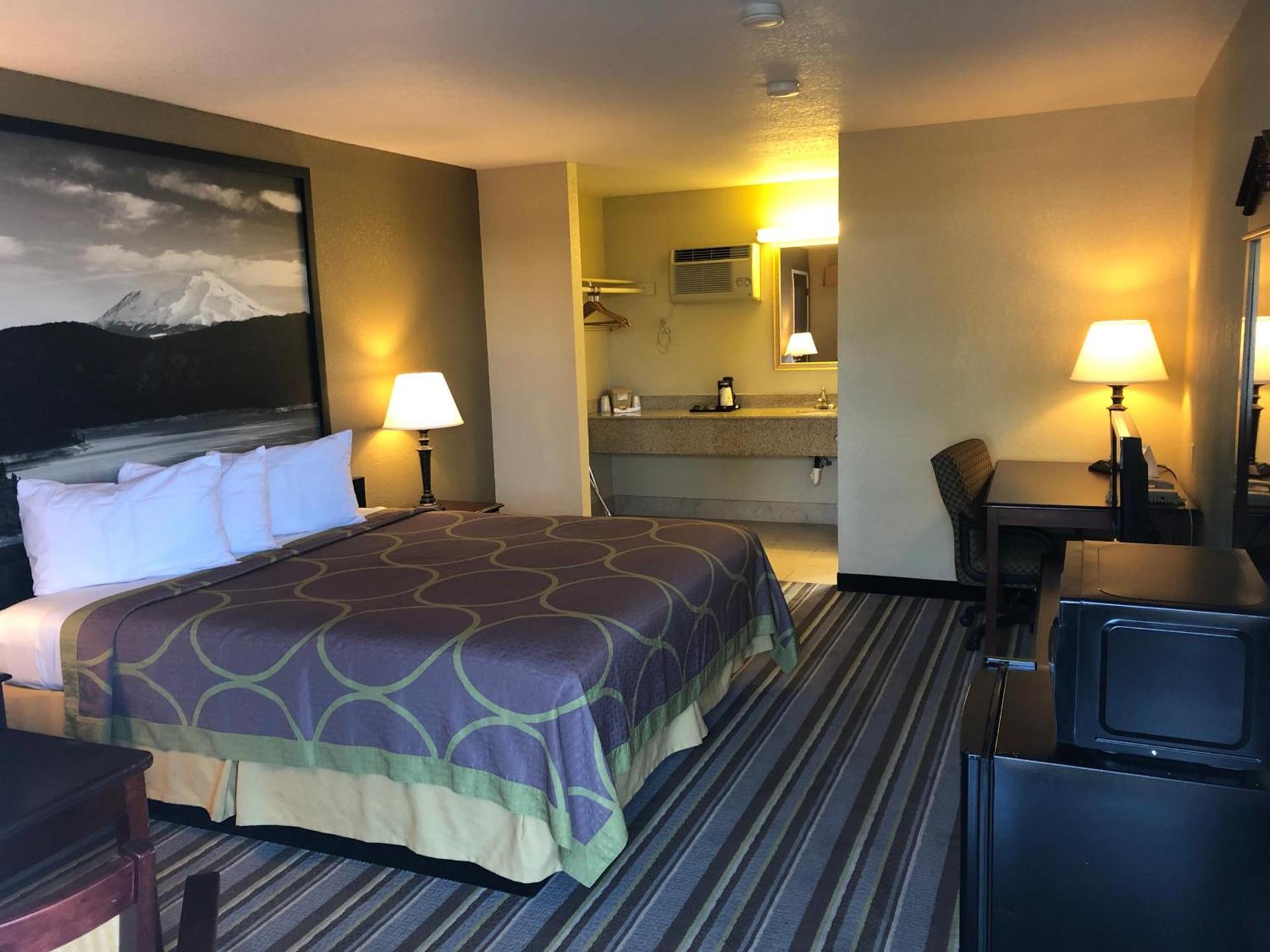 Super 8 by Wyndham Corning photo 23