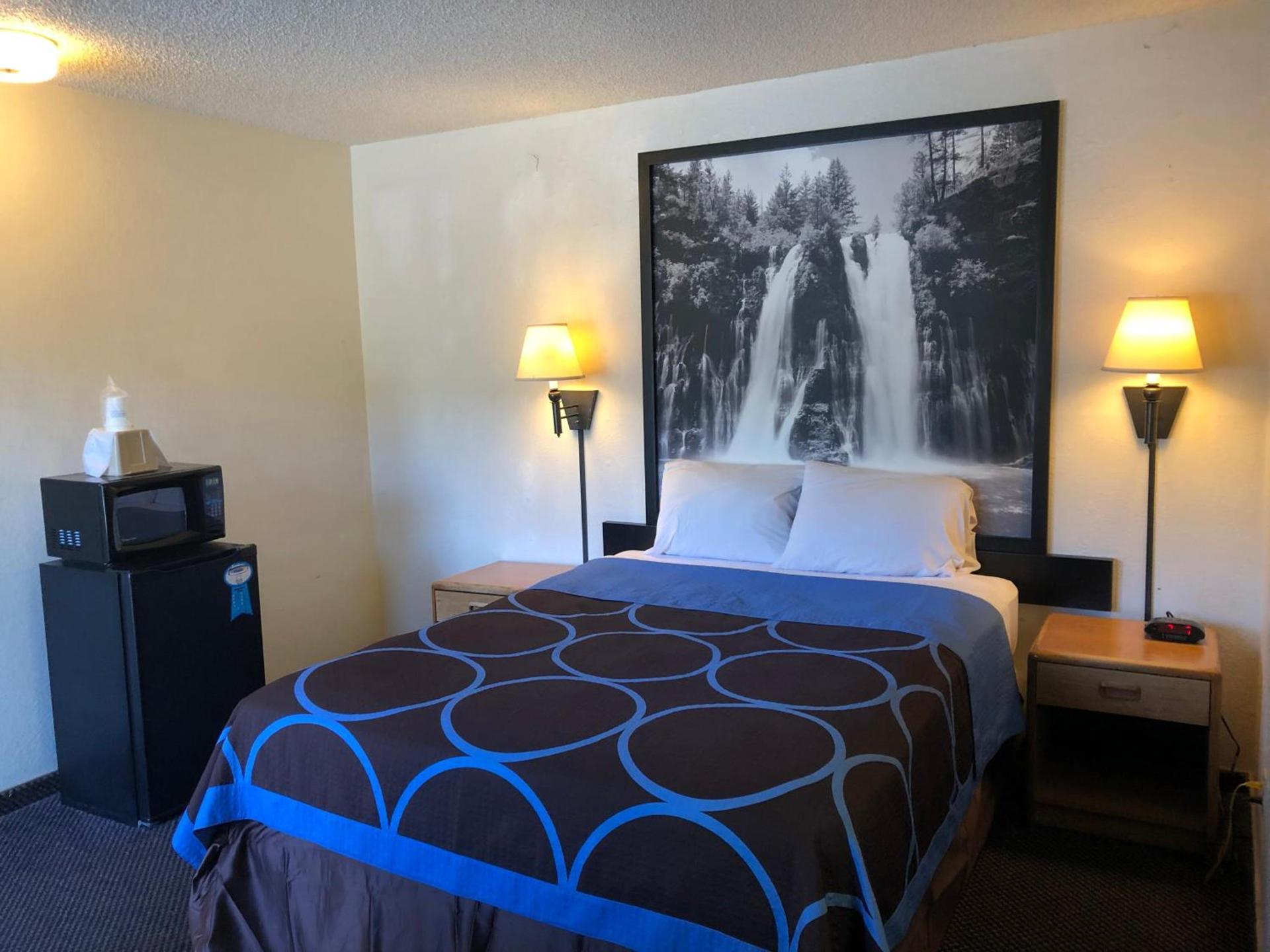 Super 8 by Wyndham Red Bluff photo 32