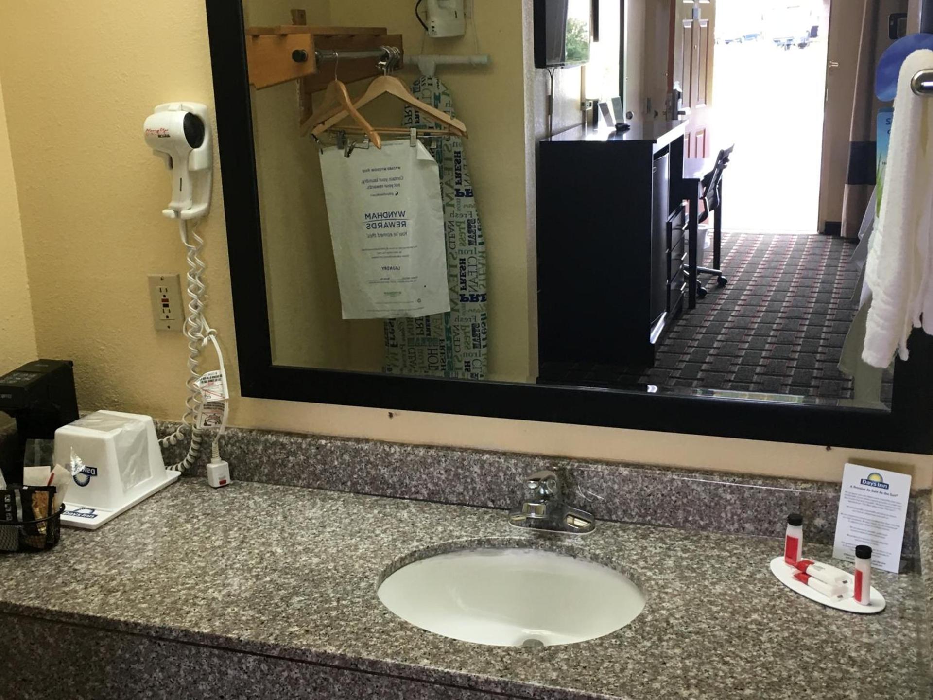 Days Inn by Wyndham Eufaula AL photo 28