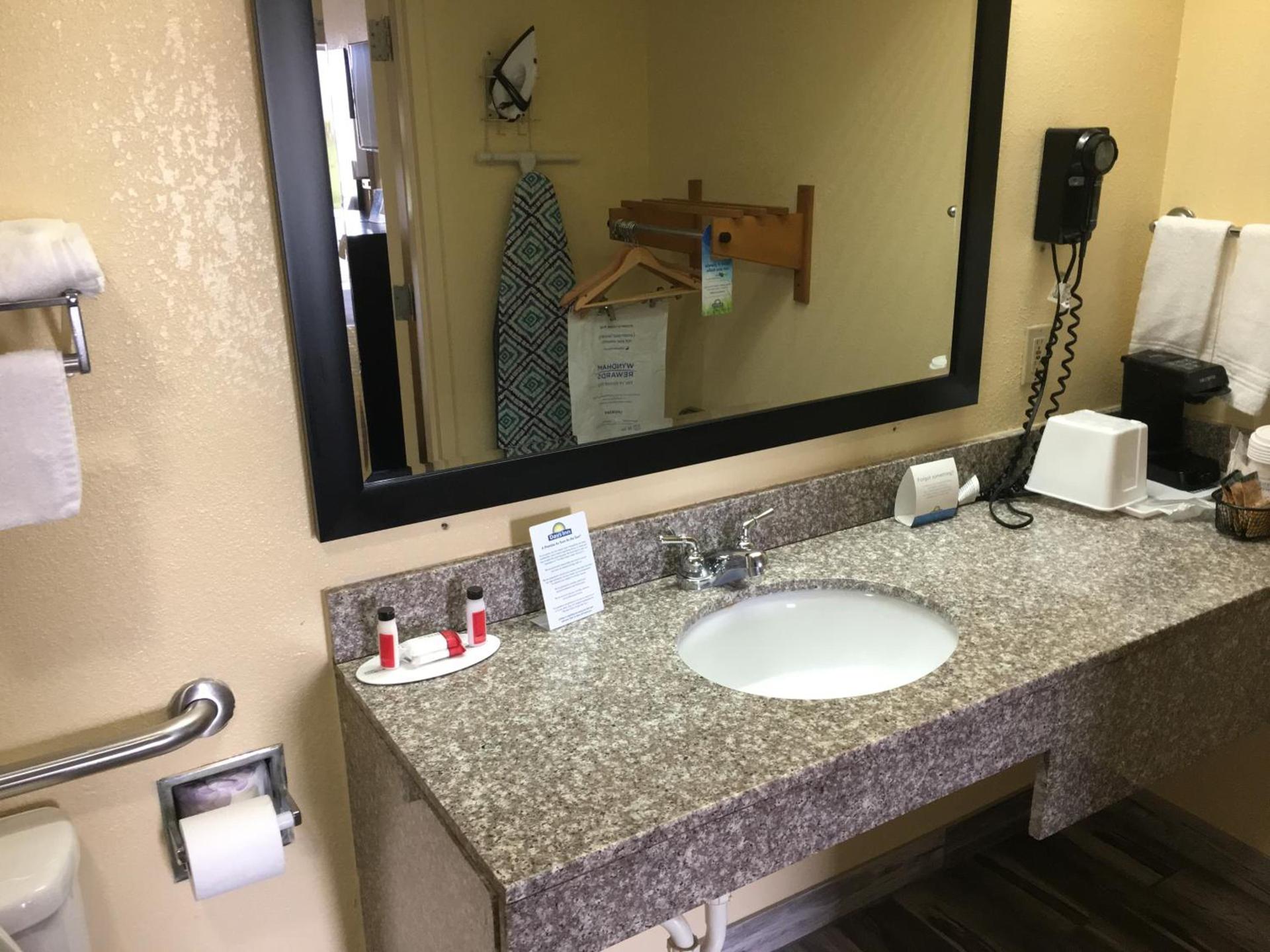 Days Inn by Wyndham Eufaula AL photo 24
