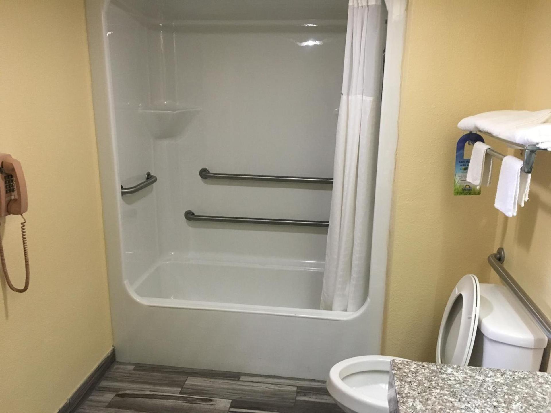 Days Inn by Wyndham Eufaula AL photo 26