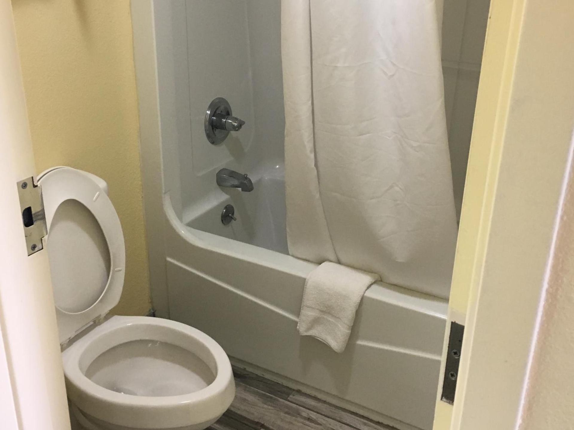 Days Inn by Wyndham Eufaula AL photo 25