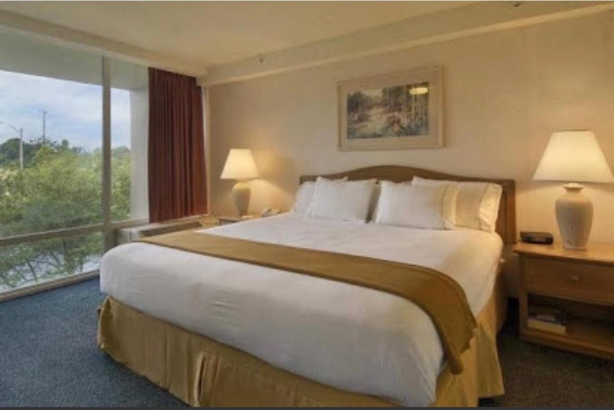 Economy Inn & Suites photo 53