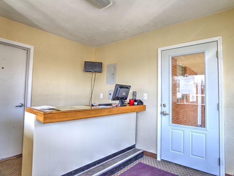 Windsor Crossroads Motel photo 5