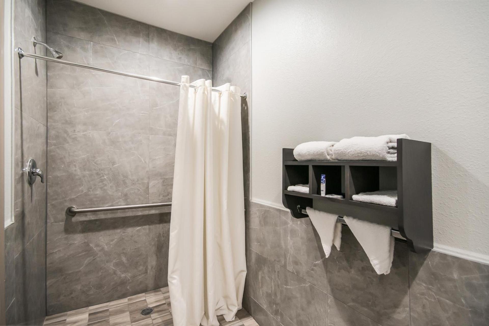 Americas Best Value Inn & Suites Northeast Houston Downtown I-610 photo 25