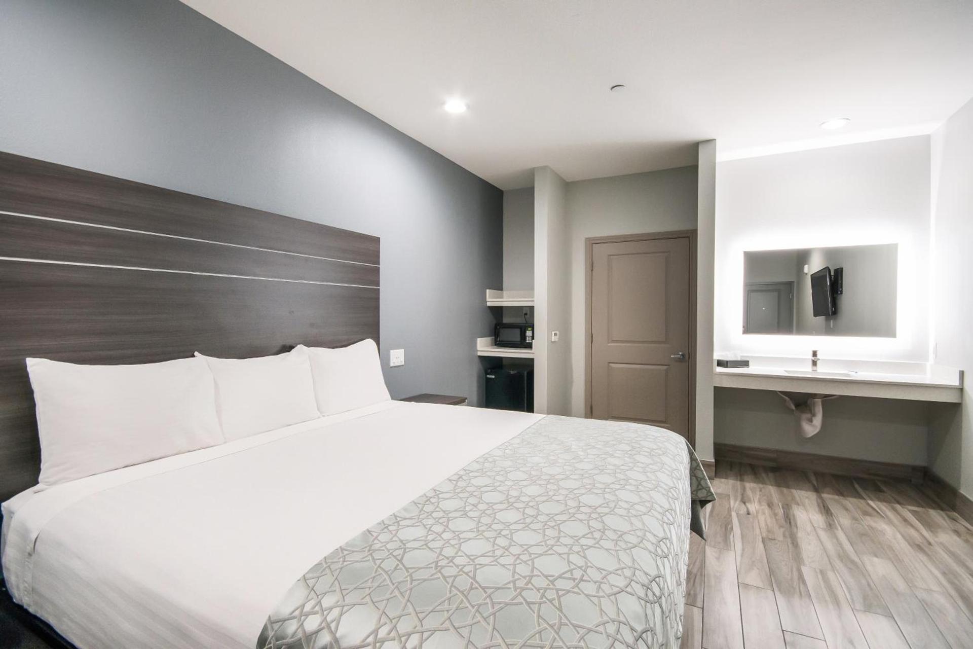 Americas Best Value Inn & Suites Northeast Houston Downtown I-610 photo 9